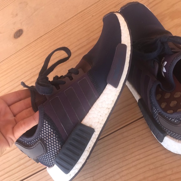 Women’s Adidas 8.5 - Picture 3 of 3